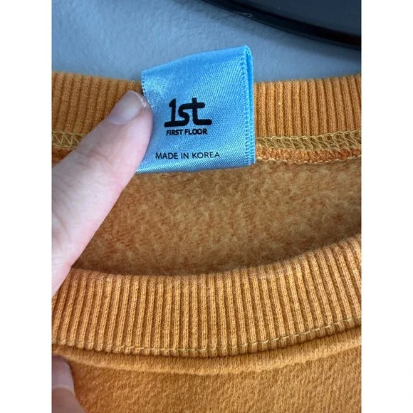 Walt Disney World Vintage Style Oversized Yellow Mickey Mouse Graphic Sweatshirt - Picture 4 of 5